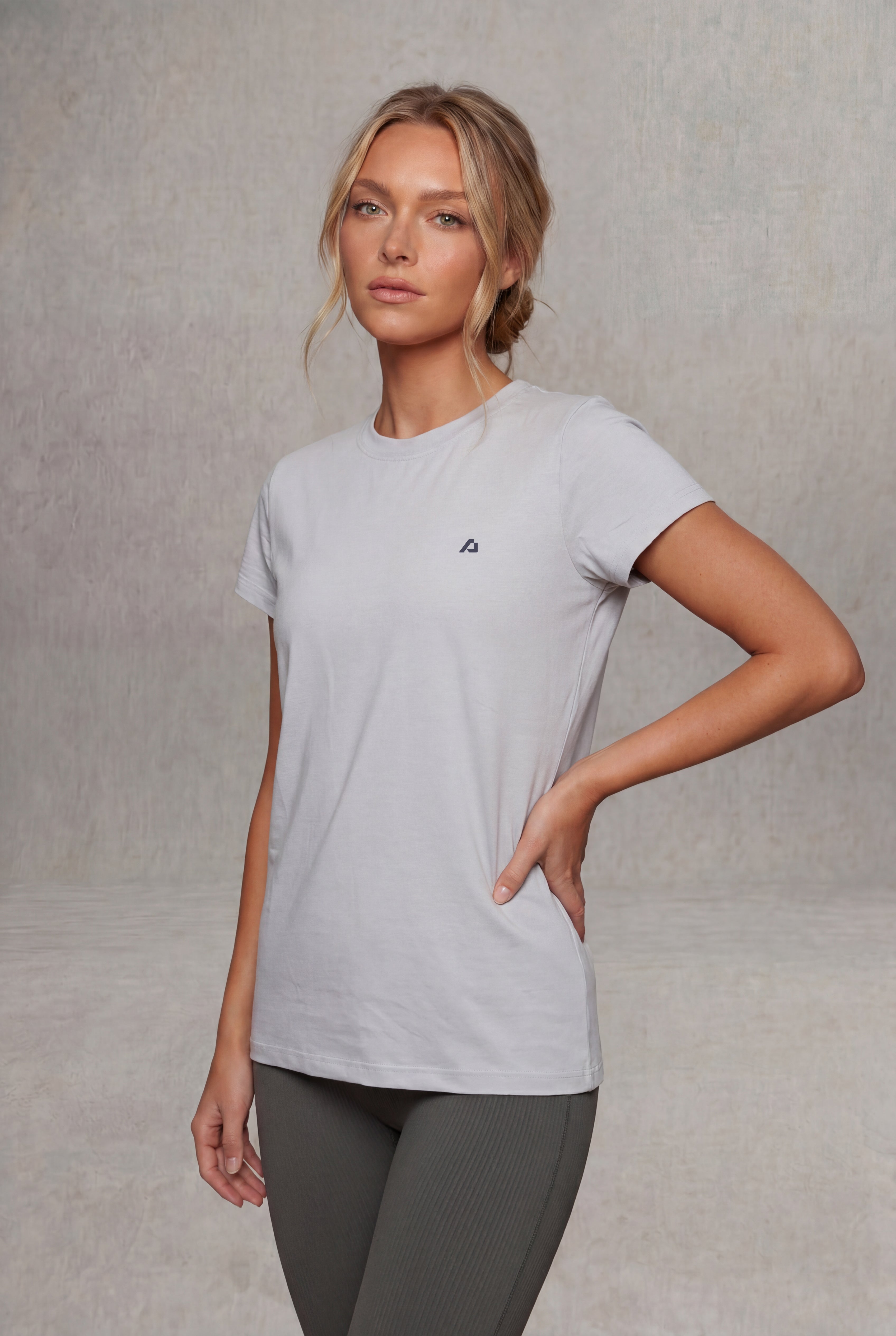 Essential Crew T-Shirt Women - Light Grey